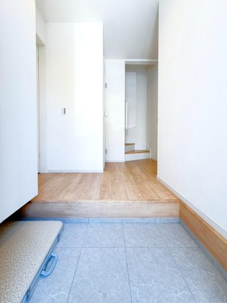 横浜市港北区富士塚１丁目の新築一戸建の玄関