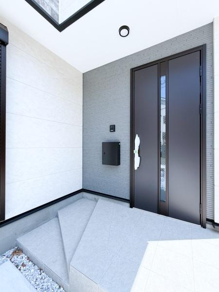 横浜市港北区富士塚１丁目の新築一戸建の玄関