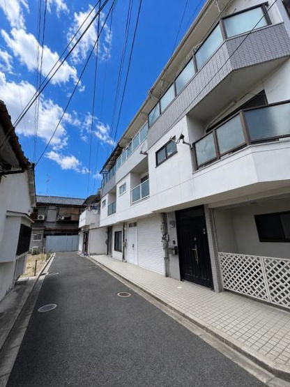 【前面道路含む現地写真】 | 画像一部AI加工済みの為、
現地と少し異なります
