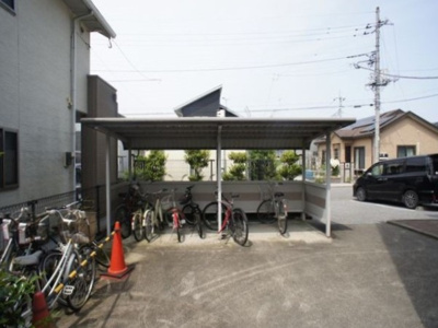 【その他共用部分】 | ヴィラ・ディア | 屋根付きの駐輪場があります♪
