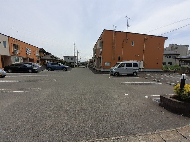 グレンジェルメＢの駐車場