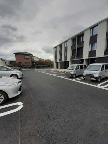 シャルマンビップⅡの駐車場