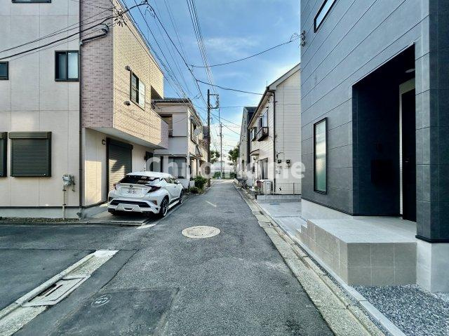 江戸川区南小岩2丁目新築分譲住宅の前面道路含む現地写真|全面道路