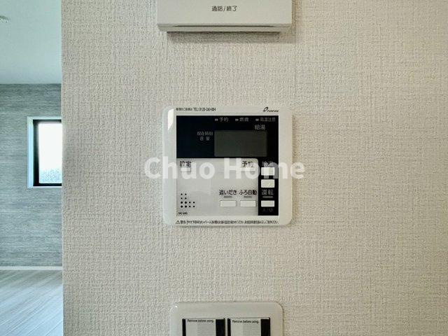 江戸川区南小岩2丁目新築分譲住宅の冷暖房・空調設備|【床暖房】冬は足元から暖めてくれる床暖房はエアコンとは違って埃が舞いませんので健康にも良さそうですね。