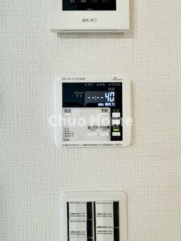 江戸川区南小岩2丁目新築分譲住宅の発電・温水設備|【給湯リモコン】外での一日を忘れさせてくれるオートバス機能でお好みの湯量・温度に調整された浴槽。