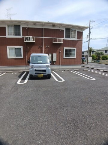 グリーンヒルズ　カーサＢの駐車場