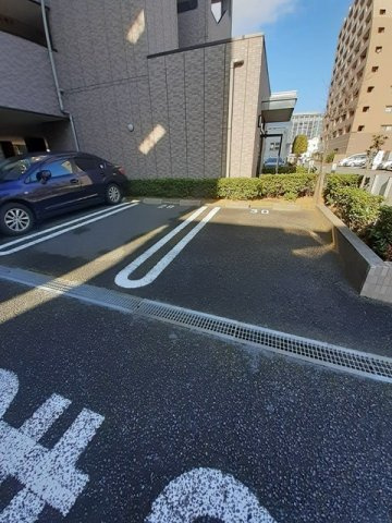 プライドの駐車場