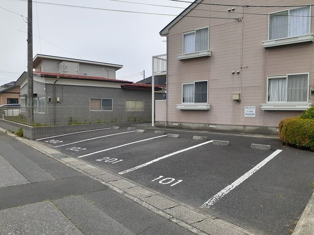 ファミール　Ｂの駐車場