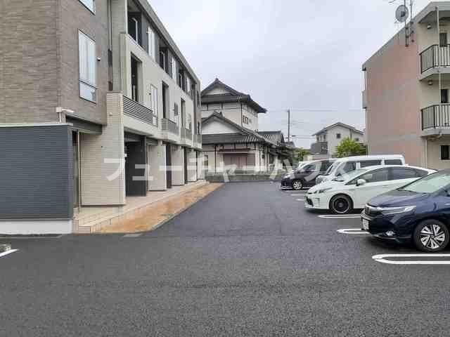 ロリエ　Ｂの駐車場