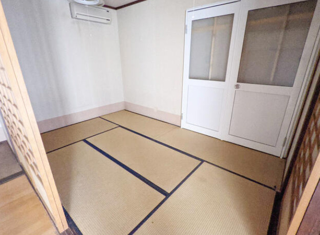 近江八幡市馬淵町の店舗一部の和室