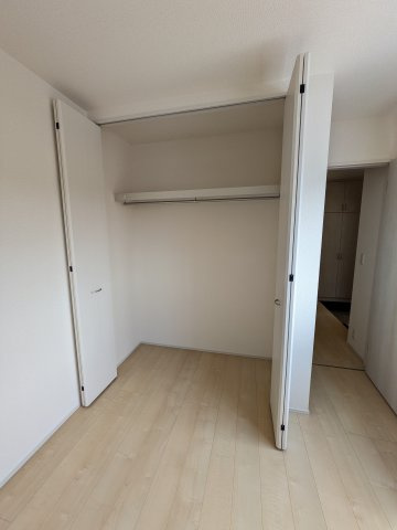 【いわき市自由ケ丘3期】全1棟／1号棟　■住宅ローンに不安がある方は不動産プラスまで■の収納|◆洋室の写真です◆　和室には押入もございますので、お布団などを収納しておけば、来客の際にもサッと出せて便利ですね。