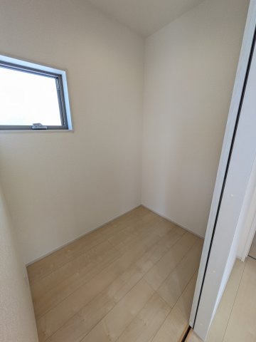 【いわき市自由ケ丘3期】全1棟／1号棟　■住宅ローンに不安がある方は不動産プラスまで■の洋室|◆居室の写真です◆　充分な広さの収納を備え、採光良好な洋室は、快適空間。プライベートの時間もゆったりお寛ぎ頂けそうです。

