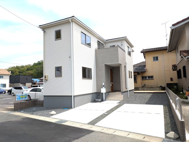 【いわき市自由ケ丘3期】全1棟／1号棟　■住宅ローンに不安がある方は不動産プラスまで■の前面道路含む現地写真|◆外観の写真です◆　
＼楽しみが広がる憧れのマイホーム (^^♪／
子供部屋や主寝室などお部屋の使い分けができ、ファミリー層が暮らしやすい4LDKです！

