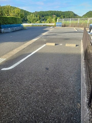 【駐車場】 | プロムナード | 車をお持ちの方に嬉しい駐車場付きの物件です