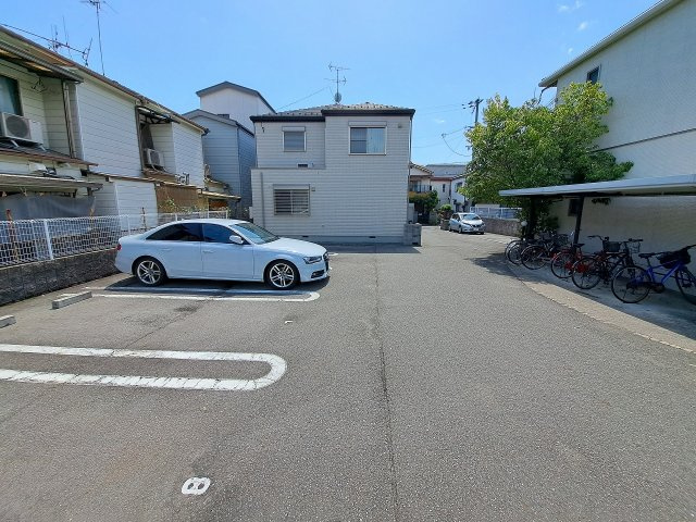 PETIT COURTの駐車場