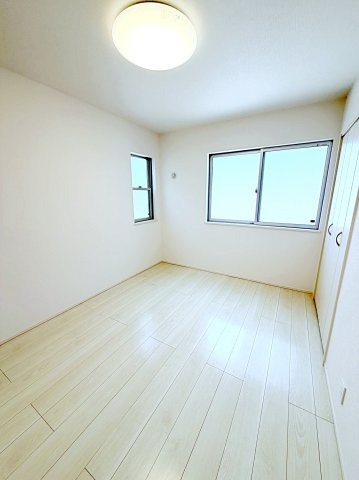 横浜市神奈川区羽沢町戸建の洋室