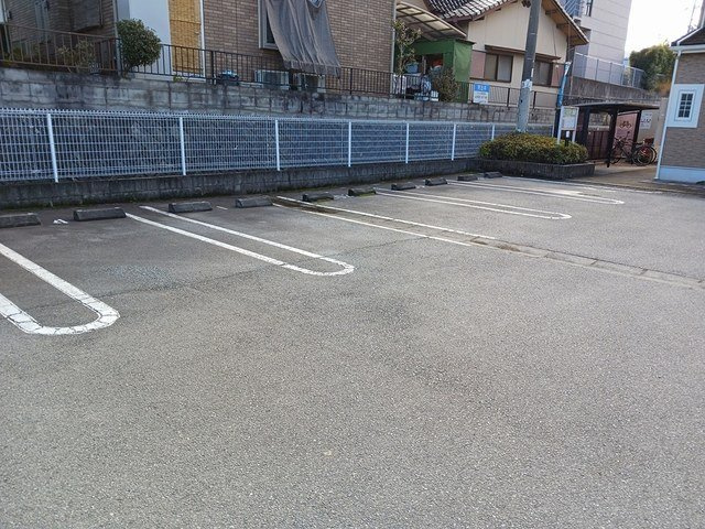 コータ・コートの駐車場