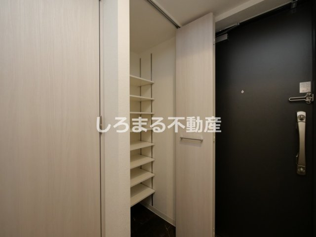 プレサンス堺筋本町エグゼブランの収納