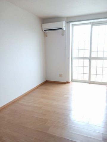 【居間・リビング】 | ロ－ウェルズ　１番館 | 使いやすい居間です