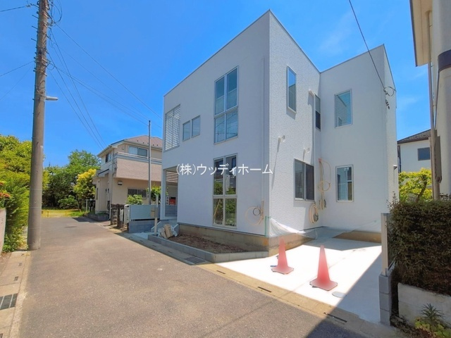 春日部市藤塚　新築一戸建ての前面道路含む現地写真