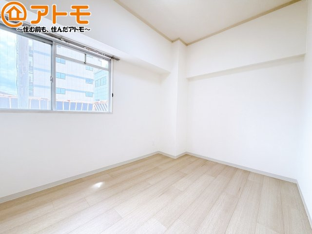 【寝室】 | オレンジマンション | 毎日すごす部屋の広さや陽当りも気になるポイントですね！現地で体感してみてください♪