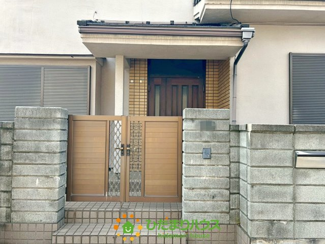 幸手市中2期　中古一戸建ての玄関
