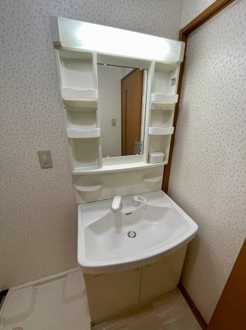 レージュ道徳の独立洗面台|朝の身支度には欠かせない独立洗面化粧台
