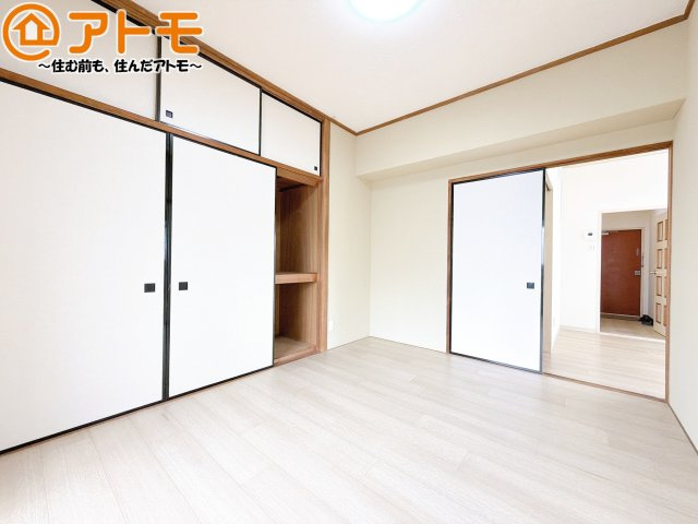 【寝室】 | オレンジマンション | 毎日すごす部屋の広さや陽当りも気になるポイントですね！現地で体感してみてください♪