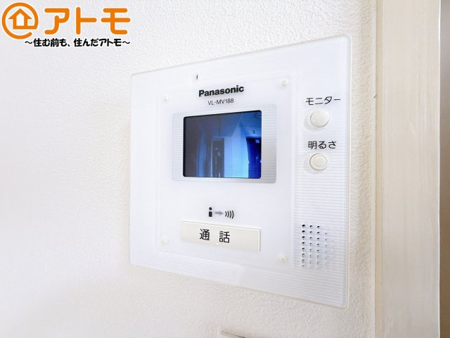【防犯設備】 | オレンジマンション | TVモニター付きインターホンは訪問者を確認することができ、防犯性に優れています。