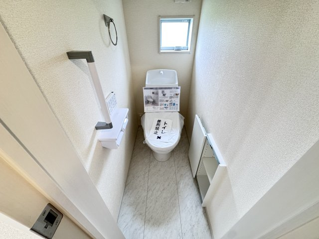 新築　高崎市南新波町第2　Livele Garden.S　1号棟のトイレ|現地写真　節水タイプのウォシュレット付きトイレ、水道料節約に一役買います！
