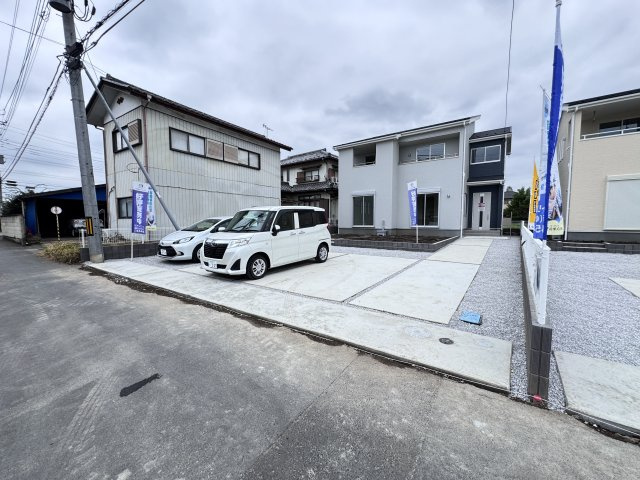 新築　高崎市南新波町第2　Livele Garden.S　1号棟の駐車場|現地写真　駐車スペースは並列4台分可能です！
