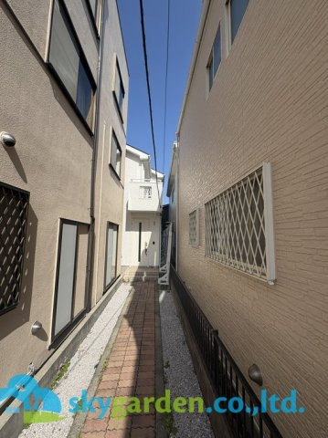 藤沢市辻堂新町１丁目　中古戸建　全１棟の前面道路含む現地写真|前面道路含む現地写真です