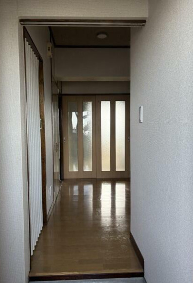 京福日之出マンションの玄関