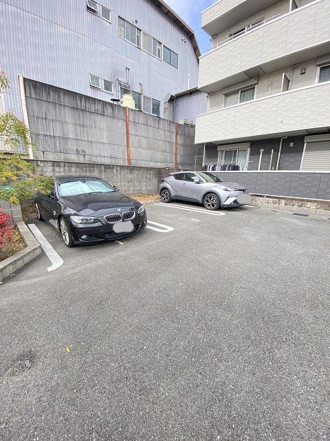 ソラーレ名神町の駐車場|カースペースがあります