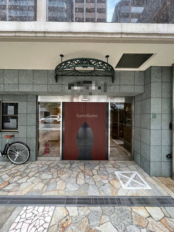 ジュネーゼグラン心斎橋東のエントランス