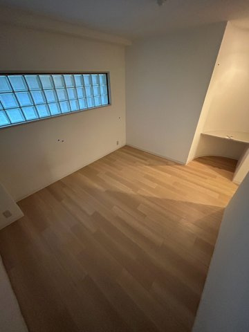 プラザ森北の洋室