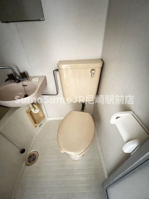立花スプリングスのトイレ|落ち着いた色調のトイレです