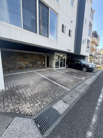 レグルス甲南山手の駐車場