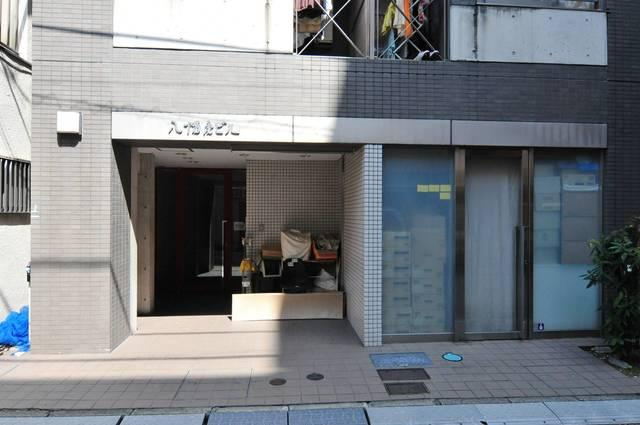 八幡屋ビルのエントランス