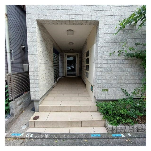 フラット太子堂のエントランス