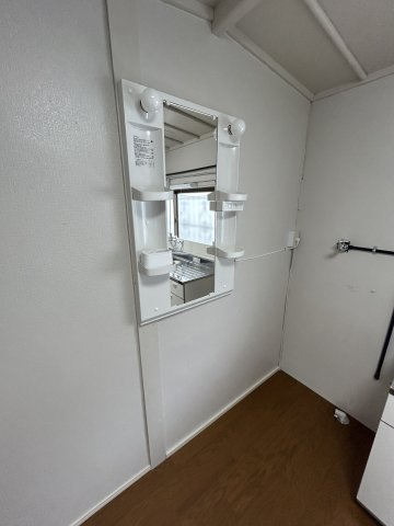 兵庫県尼崎市瓦宮アパートの洗面所|スペースが確保できる洗面所です