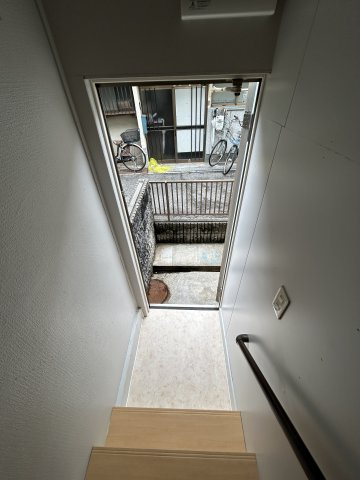 兵庫県尼崎市瓦宮アパートの玄関|落ち着いた玄関です