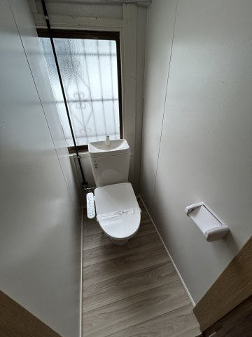 兵庫県尼崎市瓦宮アパートのトイレ|コンパクトで使いやすいトイレです