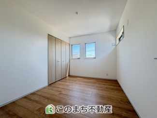 【洋室】 | いろどりアイタウン古河市諸川23-P1　 | 2面採光の明るい室内♪