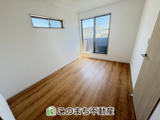 【洋室】 | いろどりアイタウン古河市諸川23-P1　 | 2面採光の明るい室内♪