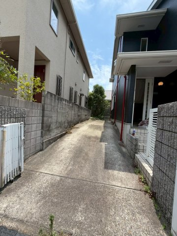 御影山手タウンハウスの駐車場