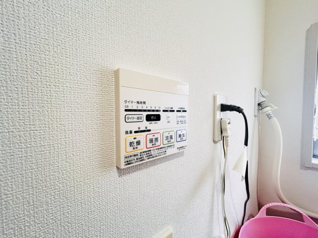 あきる野市牛沼/中古戸建/セカンドハウス利用のため室内大変キレイです♪の設備|浴室暖房乾燥機は寒い日や雨の日に活躍します♪