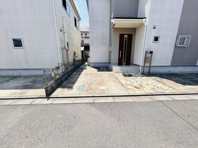 あきる野市牛沼/中古戸建/セカンドハウス利用のため室内大変キレイです♪の駐車場|駐車スペースも十分に確保しております♪