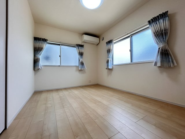 あきる野市牛沼/中古戸建/セカンドハウス利用のため室内大変キレイです♪の洋室|お子様部屋に最適な洋室♪