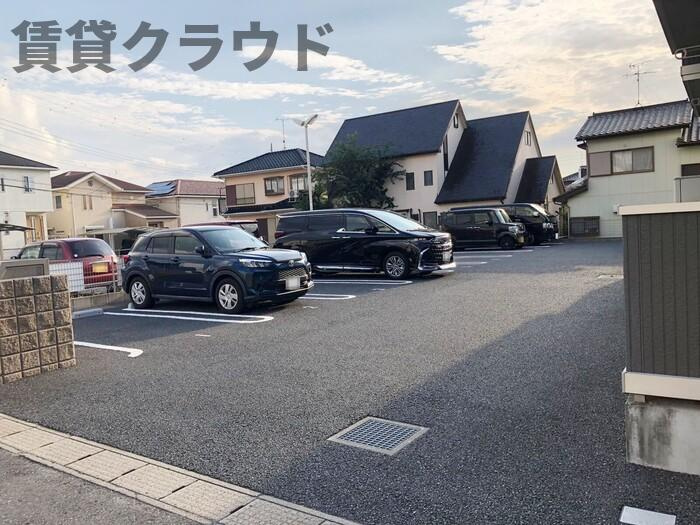 ゴルフォ・デ・コリナ　Bの駐車場|駐車場完備です